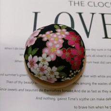 手工DIY十字繡工具刺繡日式和風紮針包，木底座針插布藝針墊，精緻手工藝必備, 藏青底櫻花, 1個