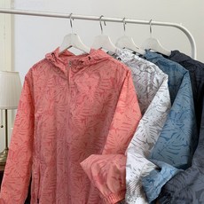 戶外情侶款連帽防曬衣，輕薄透氣防紫外線皮膚衣，男女同款大尺碼外套