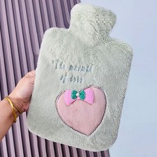 冬季必備 註水式熱水袋 安全保暖 插手熱水袋註水可愛毛絨橡膠灌水暖水袋女學生防爆裝水暖手寶新款, 淺綠色（桃心雙插手1900ml）