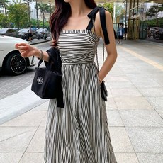 리본 장식이 있는 스타일 스트라이프 시크함 하이웨이스트 스퀘어넥 디자인으로 날씬해 보이고 매우 아름다워요.