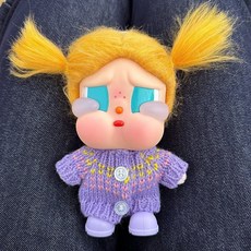 팝마트 크라이베이비 휴가 일기 인형옷 니트 방울 목돌이 스웨터 펜던트 토끼인형 신발 머리핀2개 세트 인형의상 인형액세서리, 아기가 없어요, 3 퍼플 버튼 스웨터 + 신발 세트