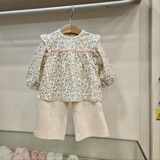 [모이몰른] 엘로이 상하 # 민트 컬러가 포인트인 분위기 있는 전판나염의 블라우스형 상의와 세미 와이드 실루엣 팬츠로 구성된 예쁜 상하복