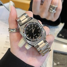 【臺灣出貨新款熱銷】方形大表盤手錶女款2025新款高級感休閒輕奢小衆名牌高質量