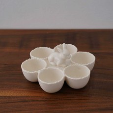 계란 홀더 트레이 보관 에그 6구 정리 수납 달걀 6칸으로 구성된 토끼 알 트레이, 누워 있는 6칸 토끼 알 트레이
