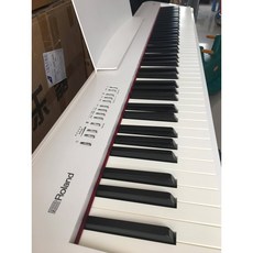 ROLAND FP30X 新一代改款 88鍵 電鋼琴 數位鋼琴 靜音鋼琴 技師全省終身到府維修保固2年, 1個, 白-鍵盤+單踏板+防塵套