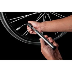 Birzman Bm14-swift 120PSI自行車迷你鋁合金高壓打氣筒，輕量化86g，美法共用，軟管好打，台灣外銷精品, 1個, Black