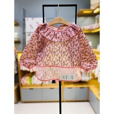 모이몰른 팡팡긴팔배가리개 분위기있는 꽃 나염에 넥 프릴이 포인트되는 긴팔 비닐배가리개! 선물용으로 추천^^ M2454RW13P