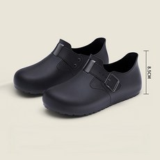 성인 버켄슈 스타일의 로우컷 레인부츠 실리콘 방수 소재의 주방 작업용 미끄럼 방지 기능성 스니커즈로 여름철 비오는 날에도 빠르게 착용할 수 있는 로우컷 디자인입니다.