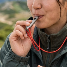 티타늄 호신용 호루라기 목걸이 휘슬 비상용 캠핑 등산 호루라기 팬던트, 1개, 그레이