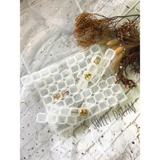 【美甲工具】獨立飾品盒子。美甲飾品收納盒。美甲收納盒。美甲工具盒。水鑽收納盒。透明飾品盒。美甲材料收納。美甲小鑽盒。, 1個, 56格飾品盒