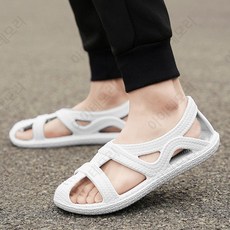 남성 여름 샌들 미끄럼방지 내마모성 야외활동용 편안한 착용감 스포츠 슬리퍼 해변 운전용 캐주얼 디자인 발편한 여행용 20대 30대 추천