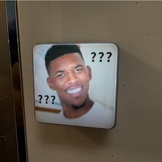 燈箱 冰箱貼 冰箱磁鐵 迷你燈箱 meme 迷因 梗圖 黑人問號 辦公室小物 冰箱磁吸 磁鐵 交換禮物 磁吸裝飾貼 裝飾, 磁鐵.方形.單面.迷因【白牙黑人】