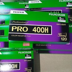 （彩色底片)富士 Pro 400H 120底片停產底片 (日期到2023年3月) 彩色底片 富士底片 交換禮物, 1個
