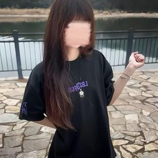 투니스 여성 라운드넥 자수 루즈핏 반소매 티셔츠