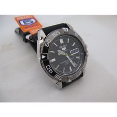 SEIKO 精工5 Sports 鋼殼霧黑計分外圈日期星期自動上鍊機械橡膠帶腕錶 型號:SNZB23J2