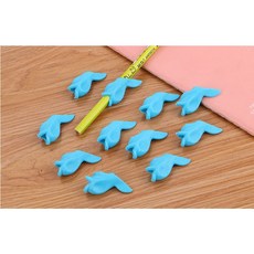 PS樂 矽膠小魚握筆矯正器 J882 矯正握姿 顏色隨機出貨, 1個