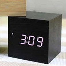 더샵이지 LED 우드 탁상 시계 정사각 예쁜탁상시계