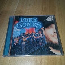 Luke Combs《Growin' Up》CD, 如圖所示