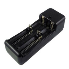 多功能鋰電池雙槽充電器：3號電池/18650/14500/10440 假電池 代位電池 佔位筒, 1個