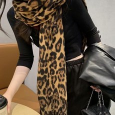 秋冬新款豹紋圍巾女仿羊絨流蘇披肩韓係氛圍感經典百搭保暖圍脖 女生圍巾 圍脖 披肩 保暖圍巾