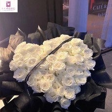 KiKi 新品永生花愛心花束玫瑰抱抱桶 畢業生日禮物香皂花, 【以你之名】21朵白玫瑰抱抱桶+氣球