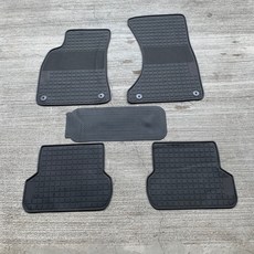AUDI 奧迪 A4 專用腳踏墊，環保橡膠材質，防水耐磨