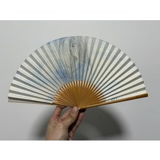 素描人物扇面摺扇, 如圖所示, 1個