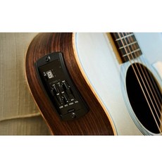 Taylor Baby Taylor Swift 簽名款 TSBT 34吋 旅行吉他 面單雲杉木, 1個, TSBTE-拾音器款