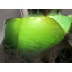 七彩翡翠 瓜地馬拉脫砂墨翠原石 250克 牌子戒面料, 1個