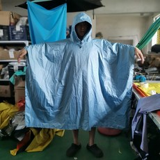 【台灣發貨】三閤一戶外雨披徒步旅行釣柔軟防寒戶外徒步天幕地墊多功能雨披成人雨衣機車雨衣防風防水反光雨衣加厚連體收納, 2.12*1.45天藍色小號建173以下, 1個
