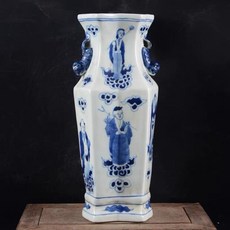 手繪青花八仙紋六方花瓶, 如圖所示