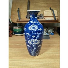 青花 冰梅柳葉瓶 器型優雅, 如圖所示