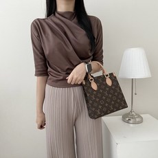 VANANA2 國產女裝秋季新款性感迷人奢華優雅斜剪裁半領上衣 2color