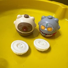 《翔翼玩具》卡比巴拉戰鬥陀螺 鹹蛋超人陀螺 聲光戰鬥陀螺 對戰陀螺 兒童玩具, 1個, 卡比巴拉/鹹蛋超人款式顏色隨機30261