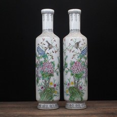 手工填彩花鳥棒槌瓶一對 高29釐米, 如圖所示