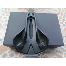 極輕碳纖維短鼻自行車坐墊, 如圖所示, 1個
