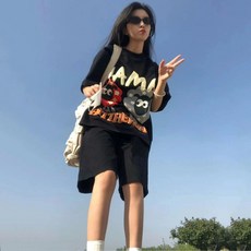 兩件式休閒套裝 短袖T恤與短褲組合