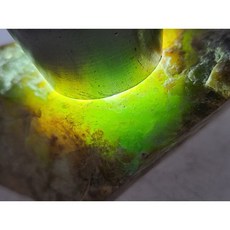 七彩翡翠 危料瓜料瓜地馬拉脫砂發黑原石 334g 冰種牌子戒面, 1個