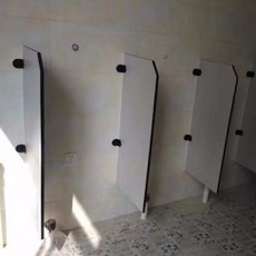 洗手間隔斷 厠所防潮隔板大小便池蹲坑隔闆小便鬥擋闆衛生間厠所隔斷門簡易廁所隔斷蹲便器小便池尿鬥隔闆洗手間蹲坑擋闆