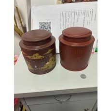 紫砂茶葉罐一對 宜興原礦紫朱泥 手工繪畫面 山水紋飾 約半斤容量 密封儲茶醒茶收藏, 如圖所示, 1個