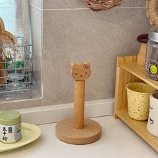 헬로키티 캐릭터 원목 휴지걸이 고양이 주방 선반 키친타올 거치대 롤랩 수납 우드 인테리어 소품 집들이 선물 새집 꾸미기 주방용품 자취방