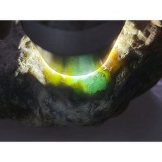 七彩翡翠 危料瓜料瓜地馬拉脫砂發黑原石 賭冰種牌子戒面, 1個