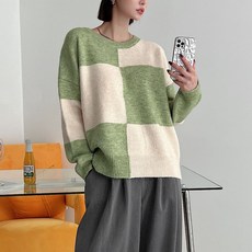 Tteugaejin 女款寬鬆版格紋Breca圓領針織衫