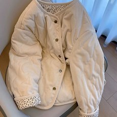 ROYALBELLE 여성 라운드넥 코듀로이 퀼팅 플라워 패턴 루즈핏 숏 패딩 긴팔 자켓 D00111326