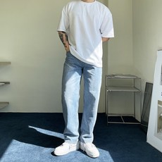 男款半寬鬆牛仔褲 淺藍色褲子 牛仔褲 靴型 夏季