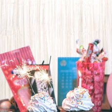 룸플리 반짝이 파티커튼 화이트 커텐 파티데코 배경