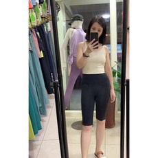 QUEEN YOGA瑜伽裸感運動健身背心（附贈胸墊），舒適透氣，展現自信曲線，多場合適用