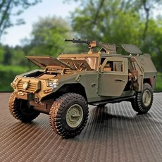 熱賣 1:24東風猛士裝甲車合金車模仿真軍事坦克模型擺件禮物兒童玩具車 合金車模型 真實還原, 東風猛士裝甲車 翠綠色,野越軍事卡車, 1個