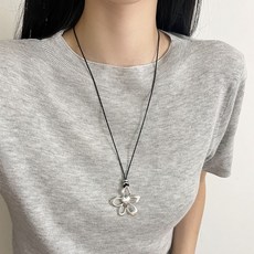 簡約ins風金屬銀色花朵吊墜項鏈 複古小衆毛衣鏈 百搭高級感衛衣鏈, 花朵項鍊,無規格, 1個