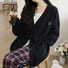 여성 브이넥 하트 자수 루즈핏 니트 가디건